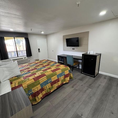 Five Star Inn Уэст-Ковина Экстерьер фото