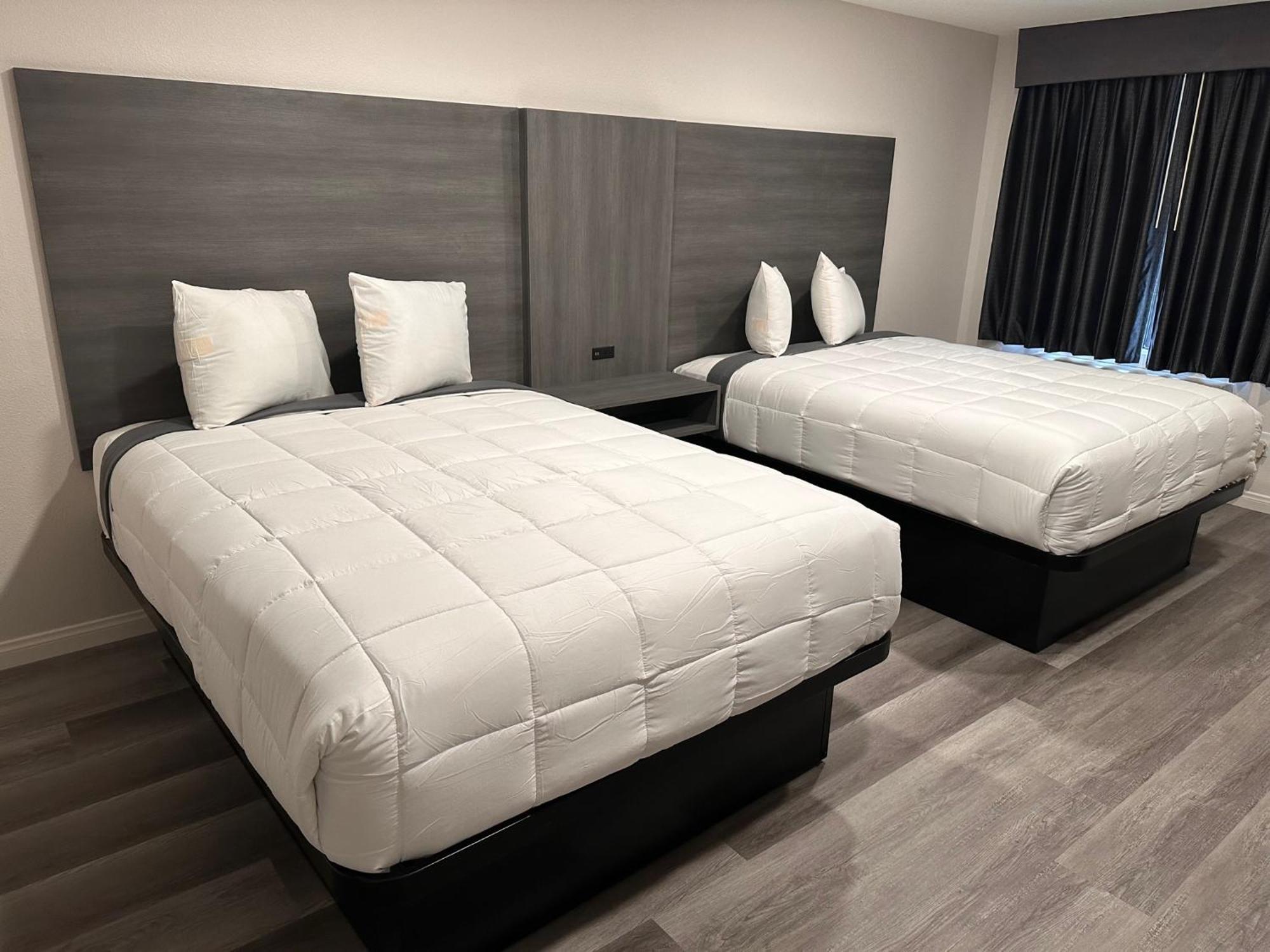 Five Star Inn Уэст-Ковина Экстерьер фото