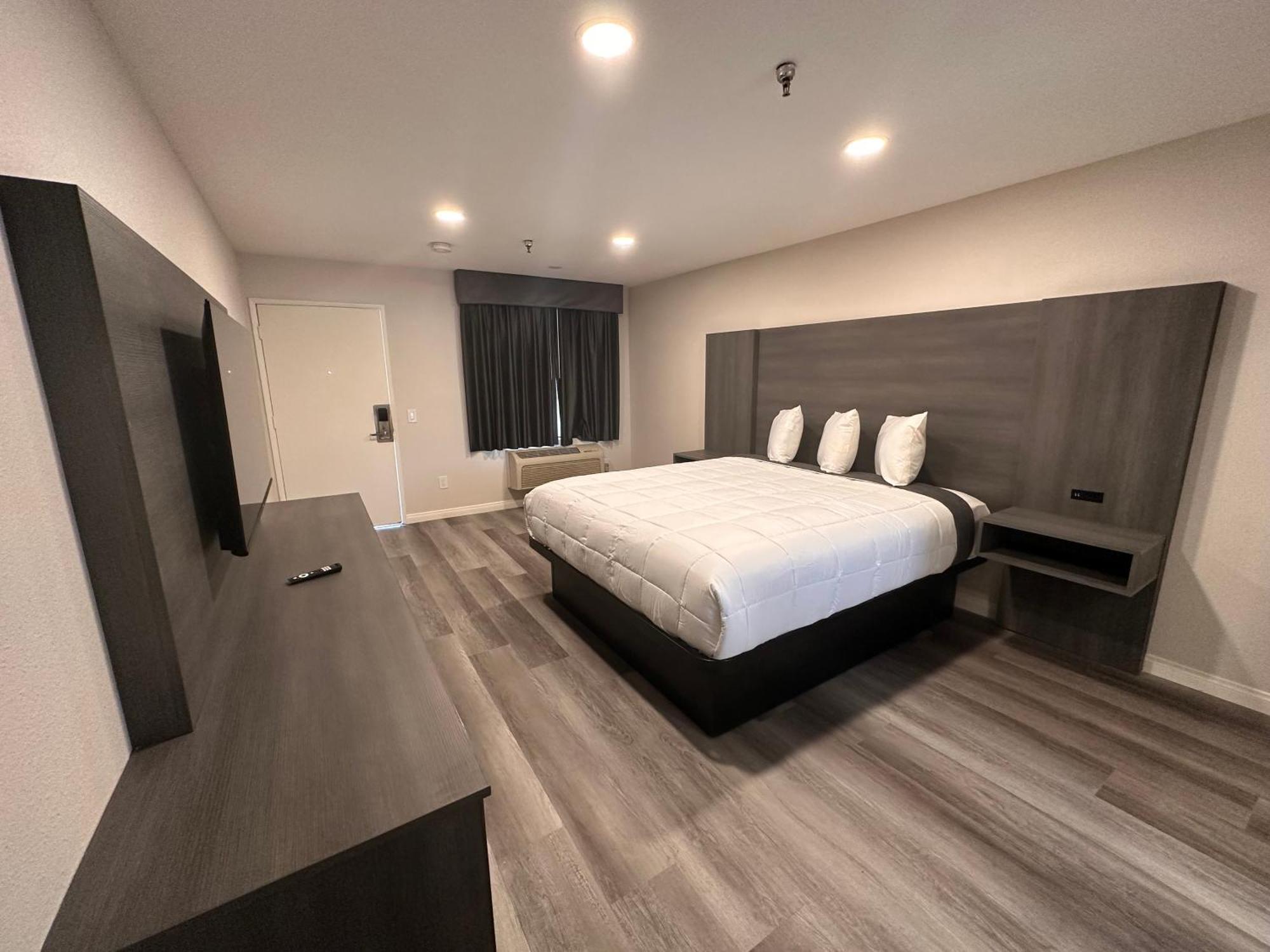 Five Star Inn Уэст-Ковина Экстерьер фото