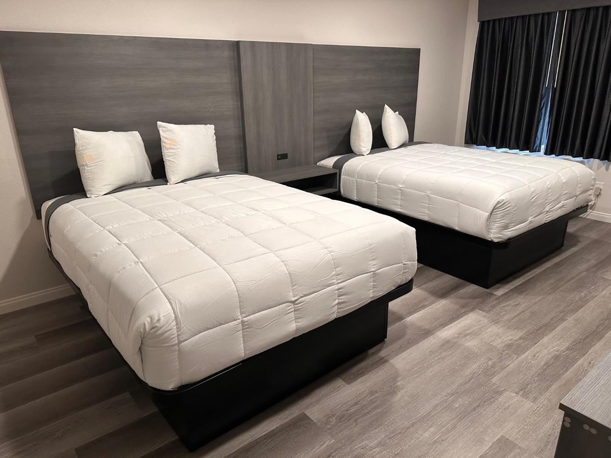 Five Star Inn Уэст-Ковина Экстерьер фото
